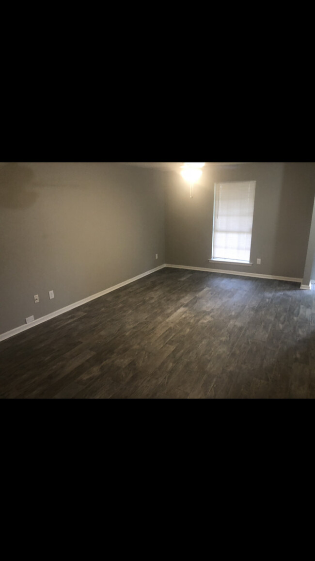Building Photo - 8702 White Rock Ln