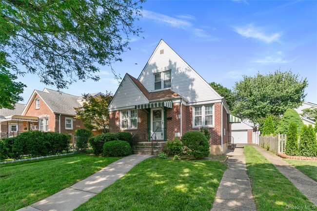 Foto del edificio - 82-51 257th St