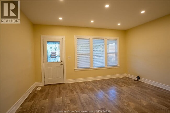 Photo du bâtiment - 759 Parent Ave