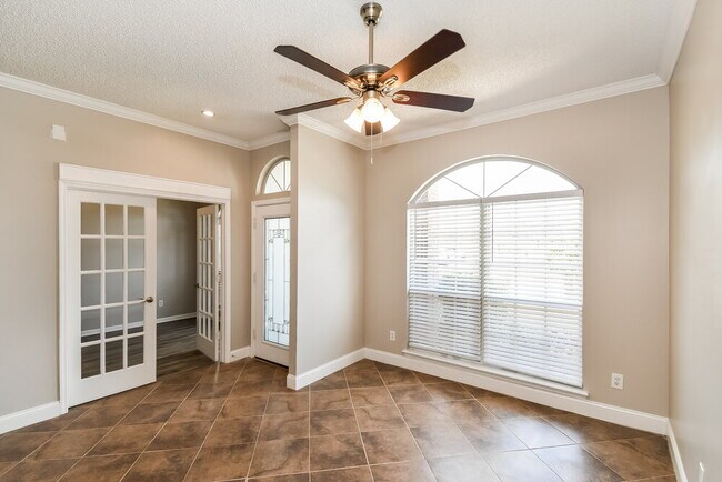 Building Photo - 425 Queen Anne Ct