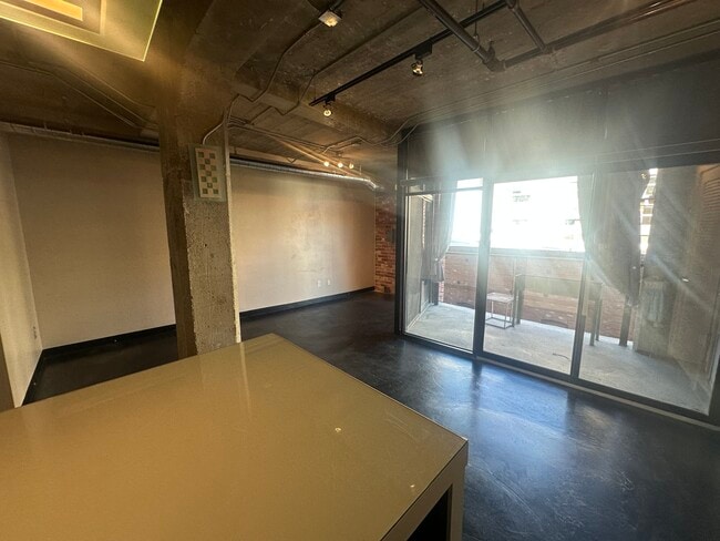 Building Photo - 328 W 200 S