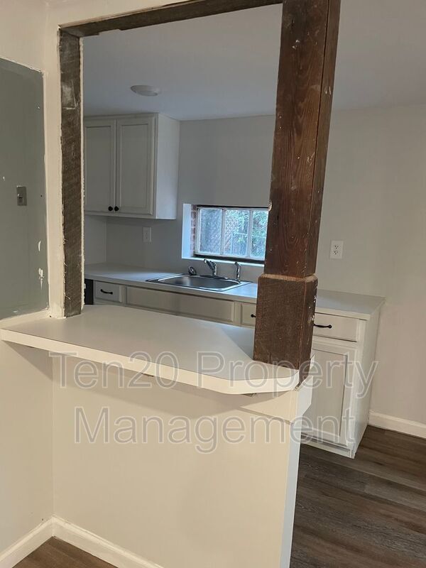 Building Photo - 817 Blandford Ave