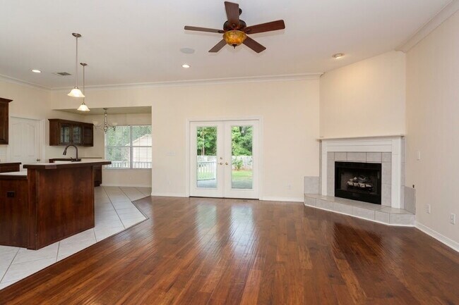 Foto del edificio - Spacious Northeast Pensacola Home Near UWF with 3 Bedrooms, 2 Baths, Office, 2-Car Garage & Priva...