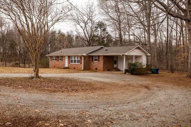 Building Photo - Classic Brick Ranch in Mebane