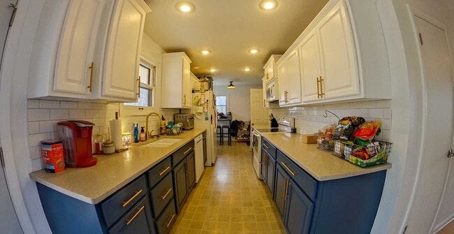 Building Photo - 3D Tour Available + 2-Bonus Rooms + Granite Countertops- Available June 4th!