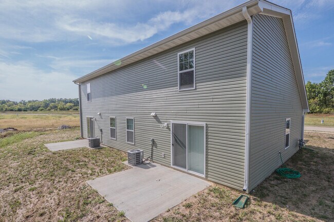 Building Photo - 7900 N Glen Meadow Dr