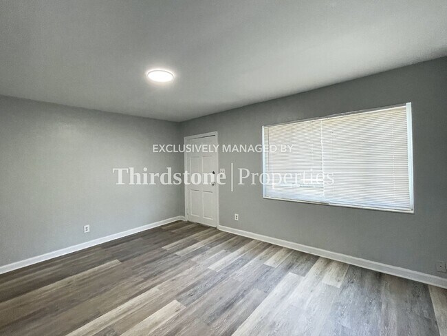 Foto del edificio - 728 Shearer Ave