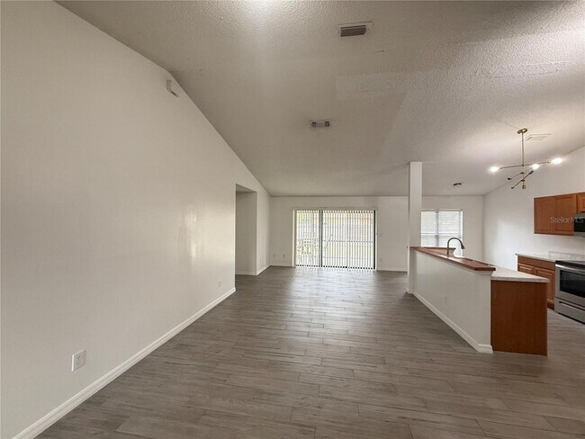 Foto del edificio - 3718 Linsbury St