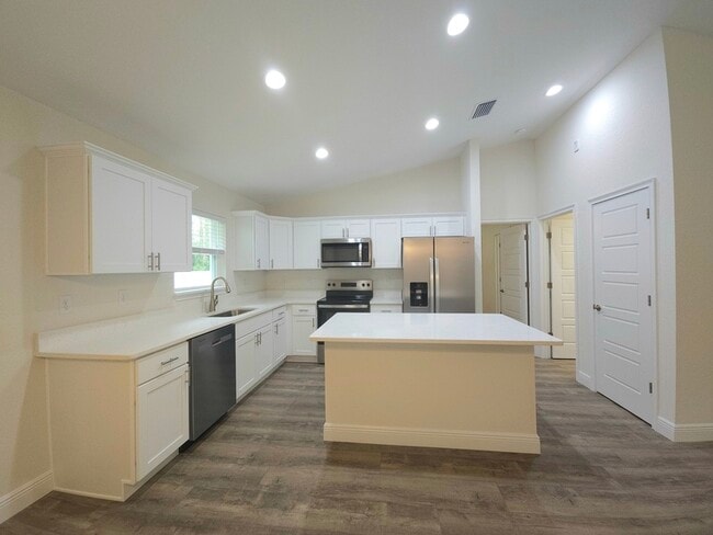 Foto del edificio - 387 E Caldwell Dr