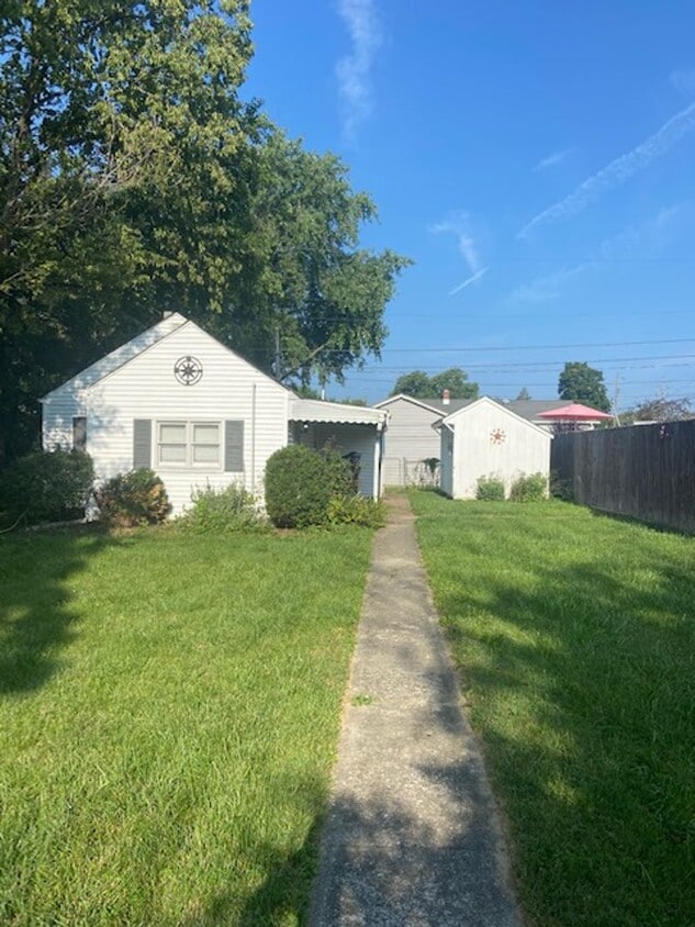 Primary Photo - 3023 Kingston Ave Kettering, OH 45420