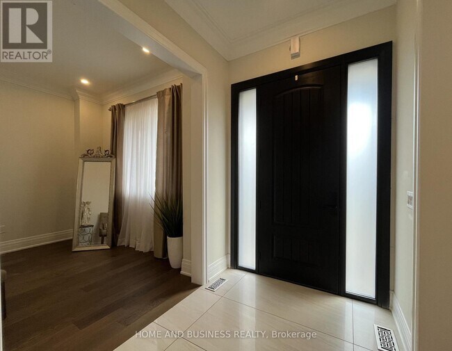 Photo du bâtiment - 115 Russell Dr