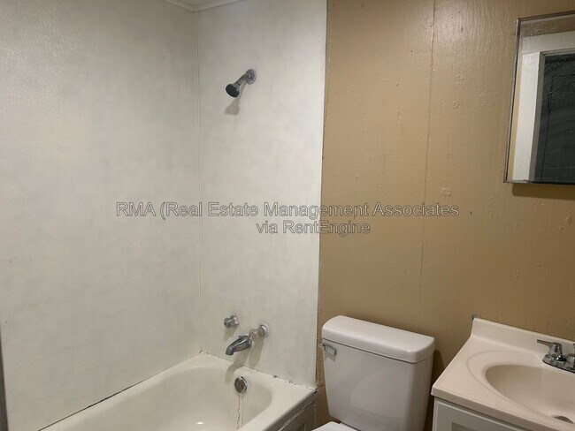 Building Photo - 840 Friedman St