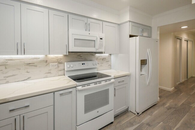 Foto del edificio - 5105 Admiralty Ln