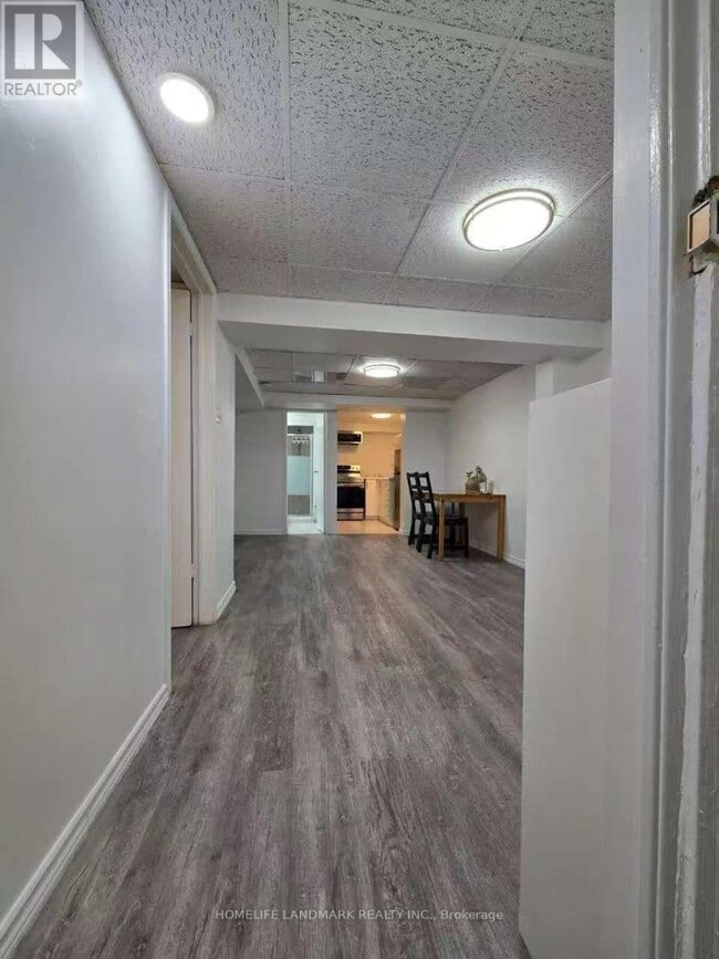 Building Photo - 1500 Sandhurst Cir