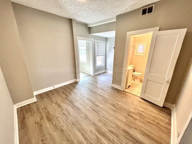 Foto del edificio - 2212 Calumet St
