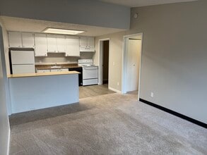 Building Photo - Longwood Apts