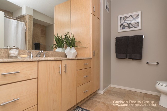 Building Photo - 9757 Woods Dr