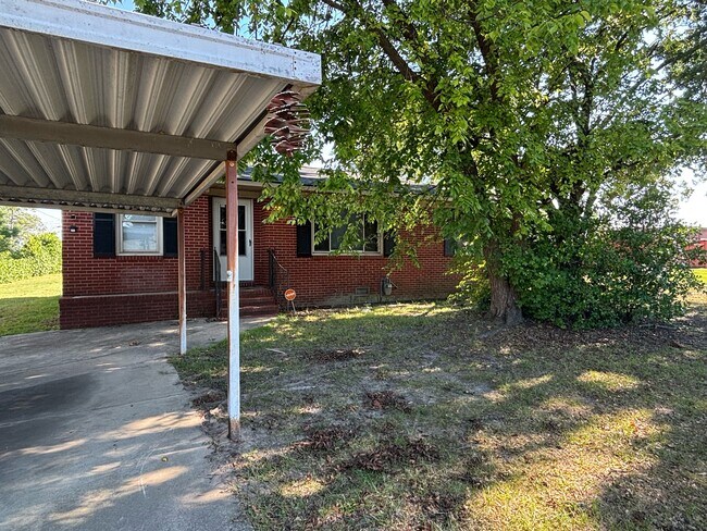 Foto del edificio - 4937 Walnut Dr