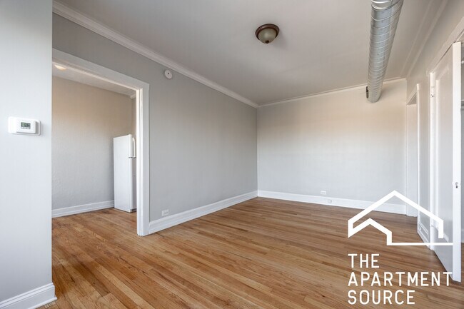 Foto del edificio - 2712 N Milwaukee Ave