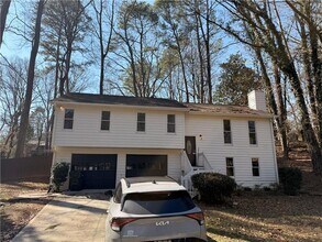 Building Photo - 1424 Shadowbrook Dr