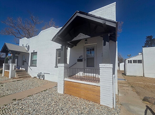 Building Photo - 433 E Bridge St