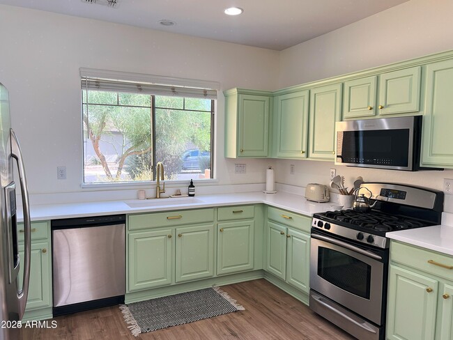 Building Photo - 1702 W Owens Way