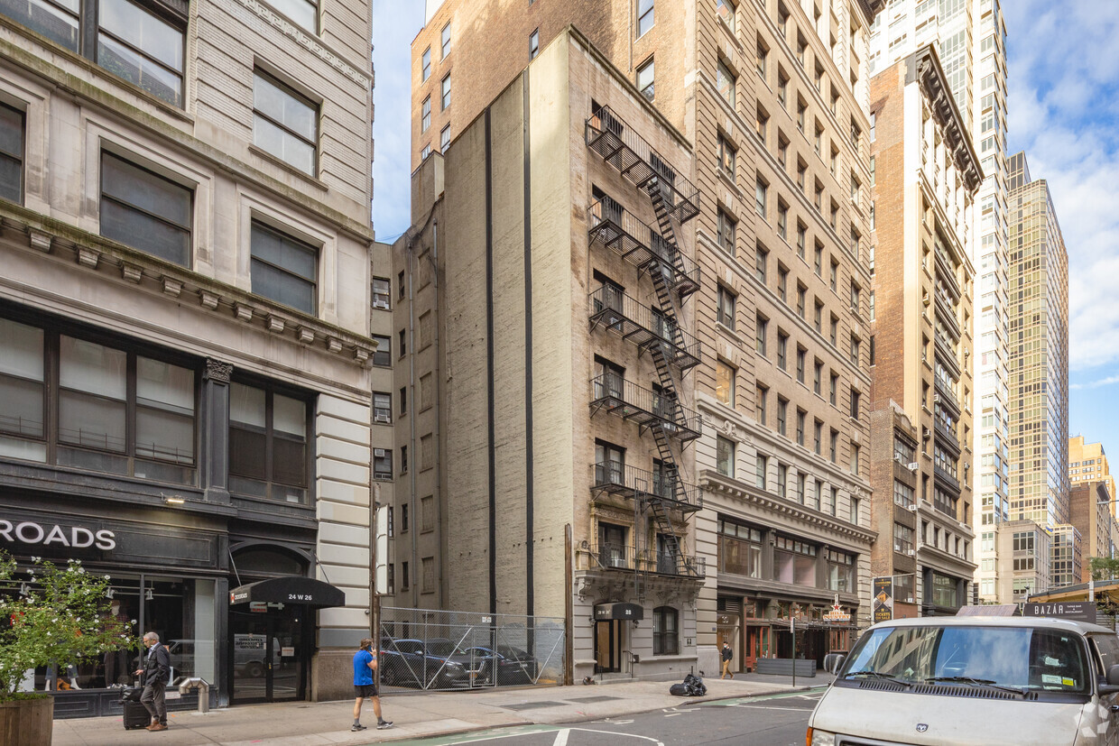 Building Photo - 28 W 26th St