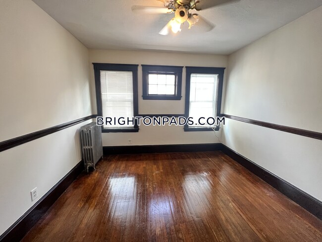 Building Photo - 70 Montcalm Ave