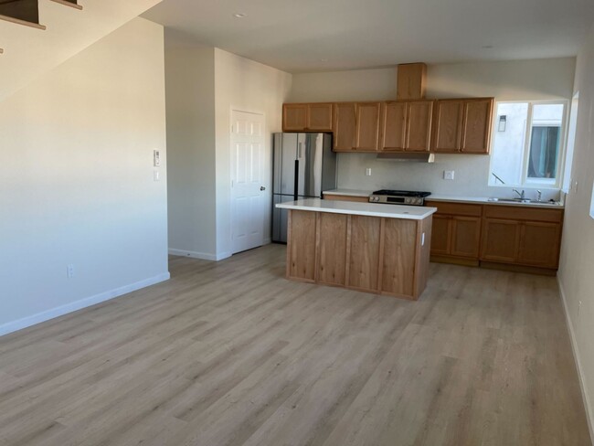 Foto del edificio - New 4 Bedroom House in Echo Park!