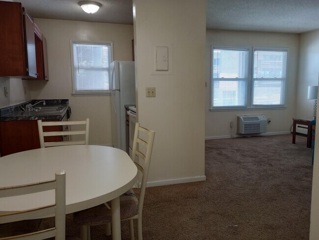 Foto del edificio - 2925 Woodland Ave