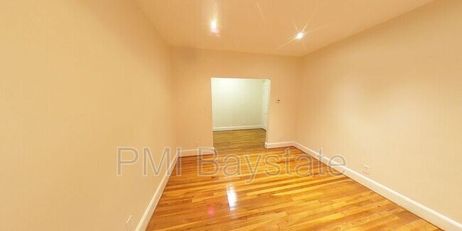 Foto del edificio - 650 Metropolitan Ave