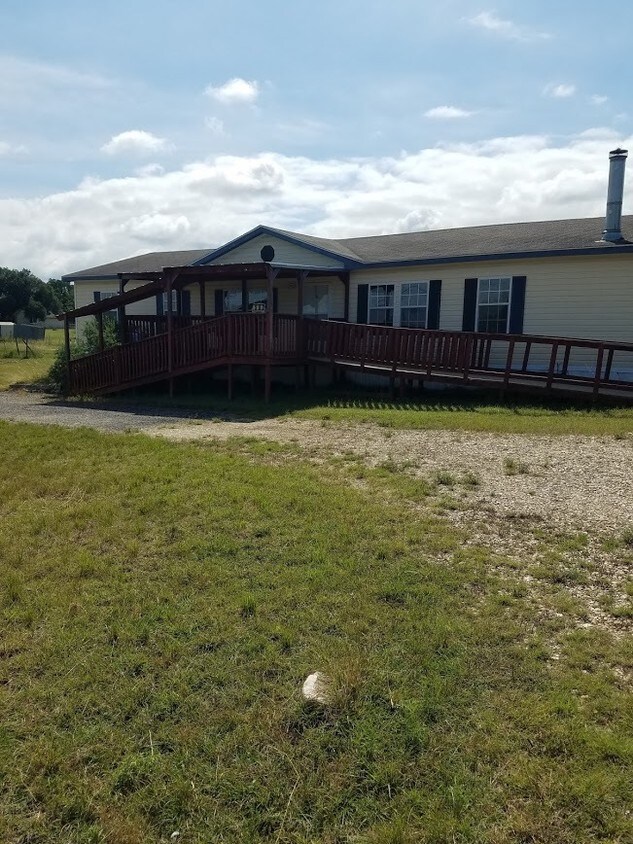 582 Riverside Dr, Pipe Creek, TX 78063 House Rental in Pipe Creek, TX