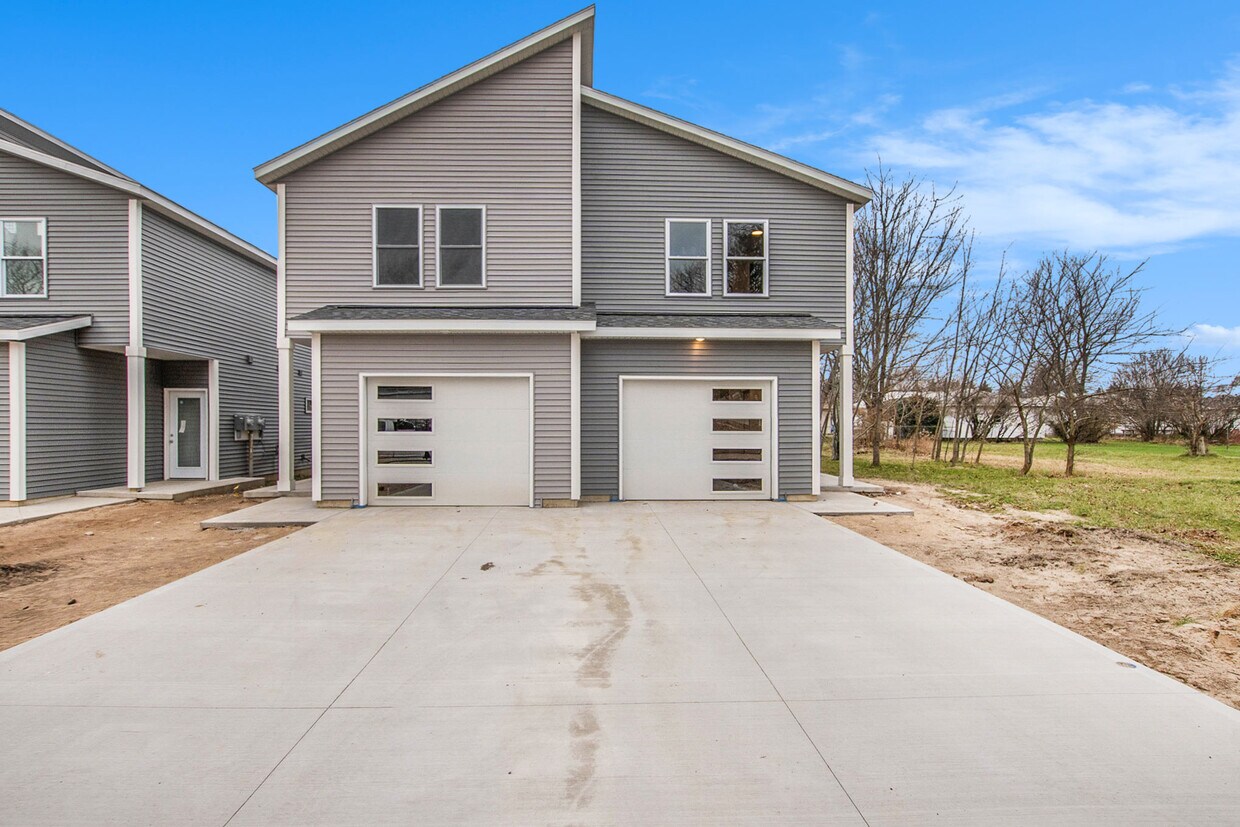 2163 Hudson St, Muskegon, MI 49441 Townhome Rentals in Muskegon MI