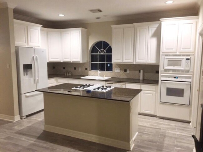 Building Photo - 7242 Harmony Cove