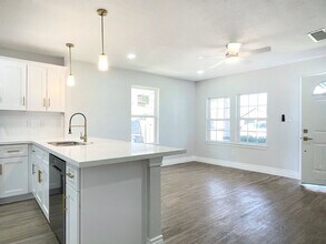 Building Photo - 810 Avenue D