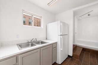 Building Photo - 3705 Mandell St