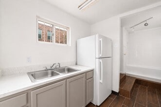 Building Photo - 3705 Mandell St