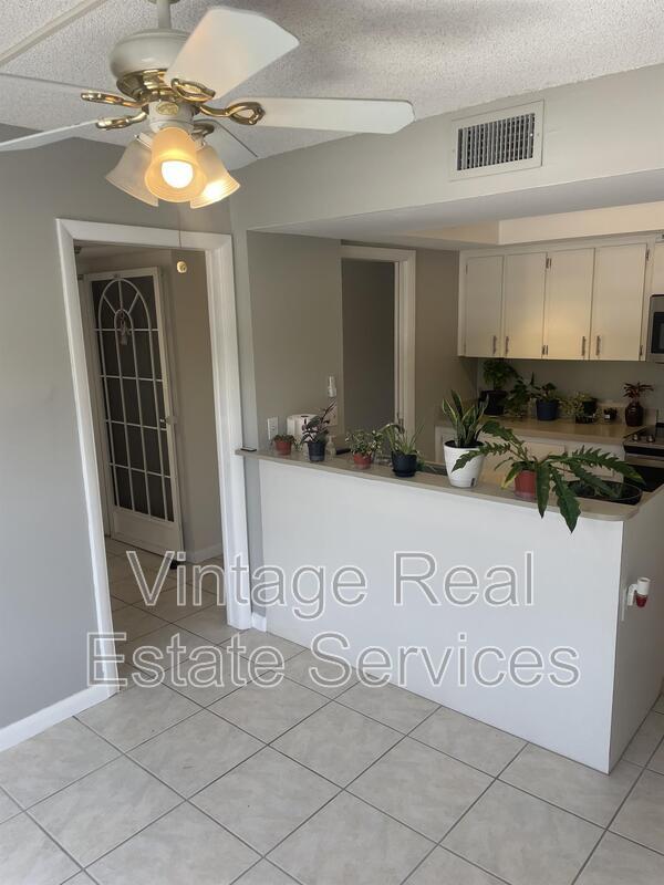 Foto del edificio - 2621 Cove Cay Dr