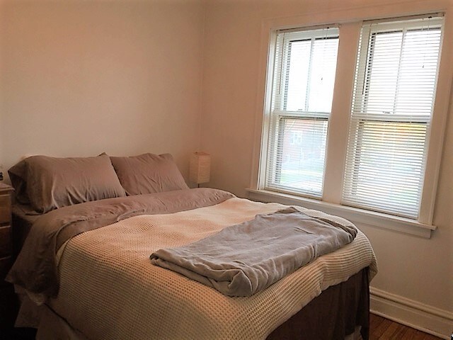 Bedroom - 5801 N Rockwell St