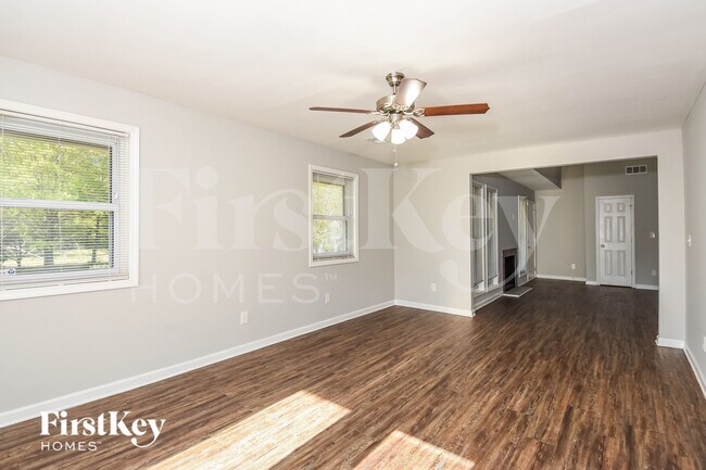 Foto del edificio - 4800 Victoria Ln