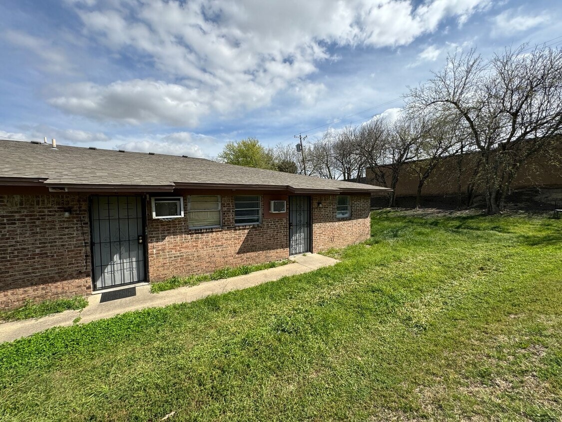 Building Photo - 505 Sunset Ln