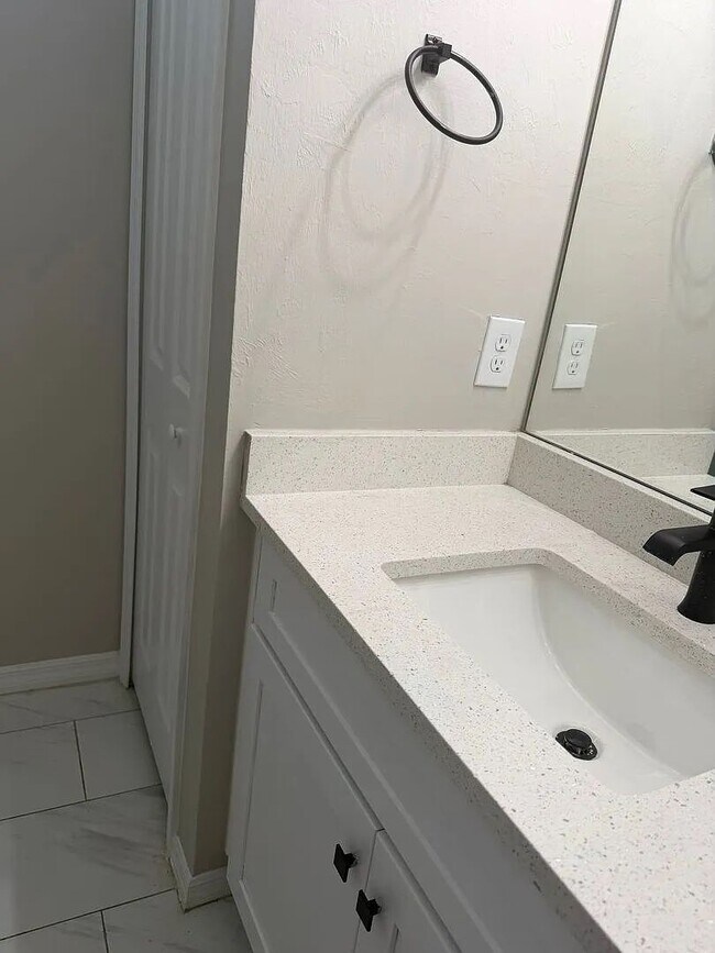 Foto del edificio - 8434 Agate St