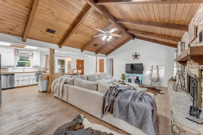 Building Photo - 400 Robin Ln