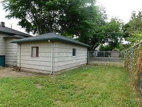 Building Photo - 611 N 3rd St