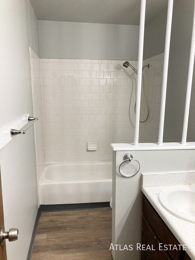 Building Photo - 1017 Delaware Dr