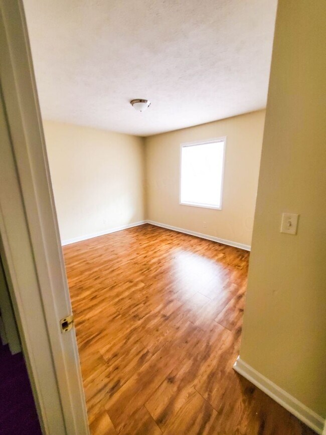 Building Photo - Bolivar MO 2 Bed 1 Bath Apartment