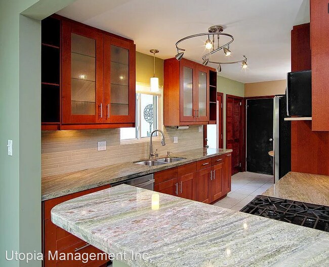 Building Photo - 3 br, 2 bath House - 21425 Mulholland Drive