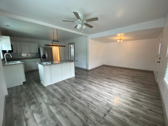 Foto del edificio - 1513 E 4th Ave