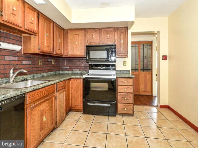 Foto del edificio - 902 Continental Dr