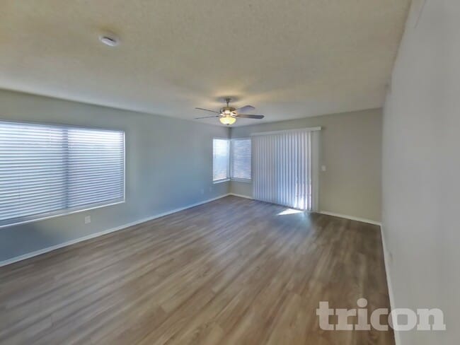 Building Photo - 5262 Willowhaven Ave